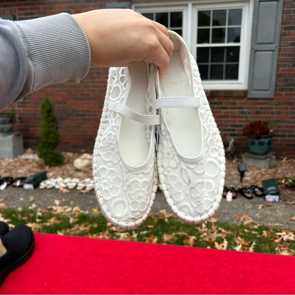 Women's‎ Celia Floral Lace Mary Jane Espadrille Flat by universal thread size 7